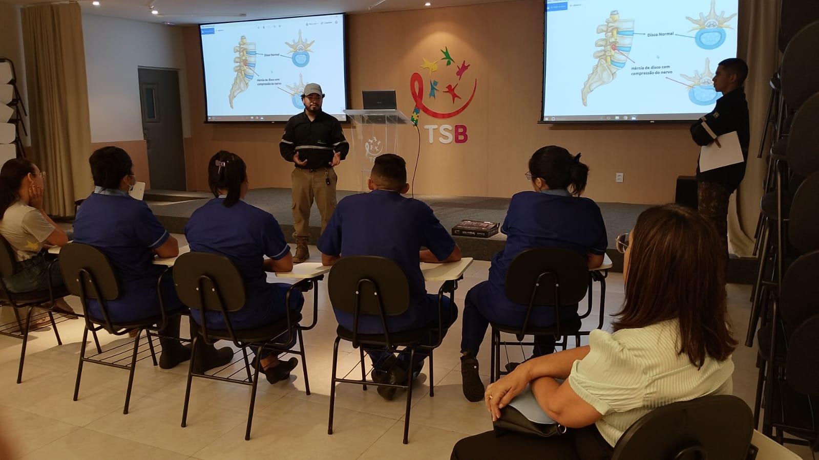 FOTO REUNIAO THERASUITE 3.jpg