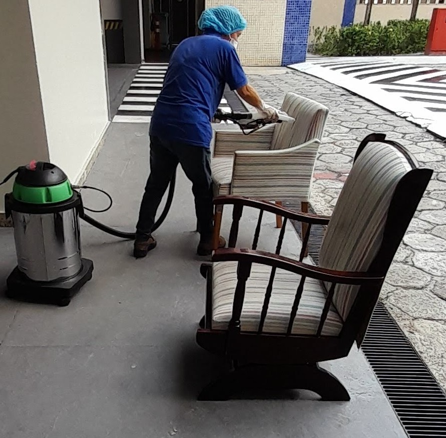 FOTO LIMPEZA SOFA.jpg